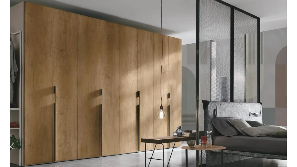 Smooth wardrobe with swing door in wood-effect material by Tomasella.