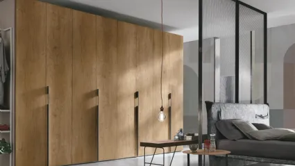 Smooth wardrobe with swing door in wood-effect material by Tomasella.