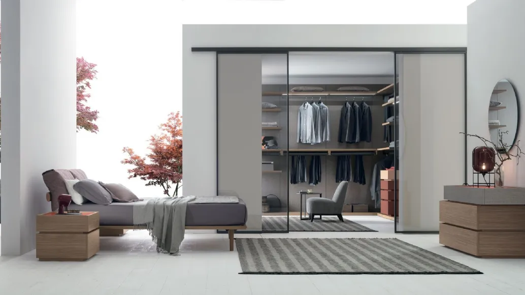 Practical Walk-In Closet by Tomasella