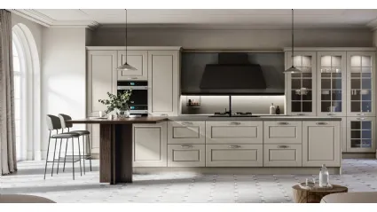 Classic kitchen with Asolo 03 island in lacquered and laminated finish by Arredo3.