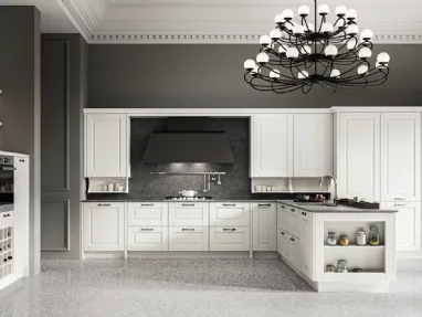 Classic Kitchen with Asolo 04 Peninsula by Arredo3
