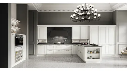 Classic Kitchen with Asolo 04 Peninsula by Arredo3