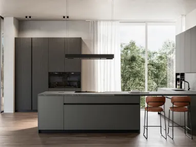 Modern kitchen with peninsula Time 02 in metallic lacquer and wood by Arredo3.