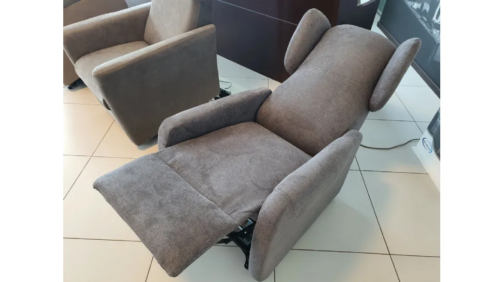 Dynamic relaxation armchair